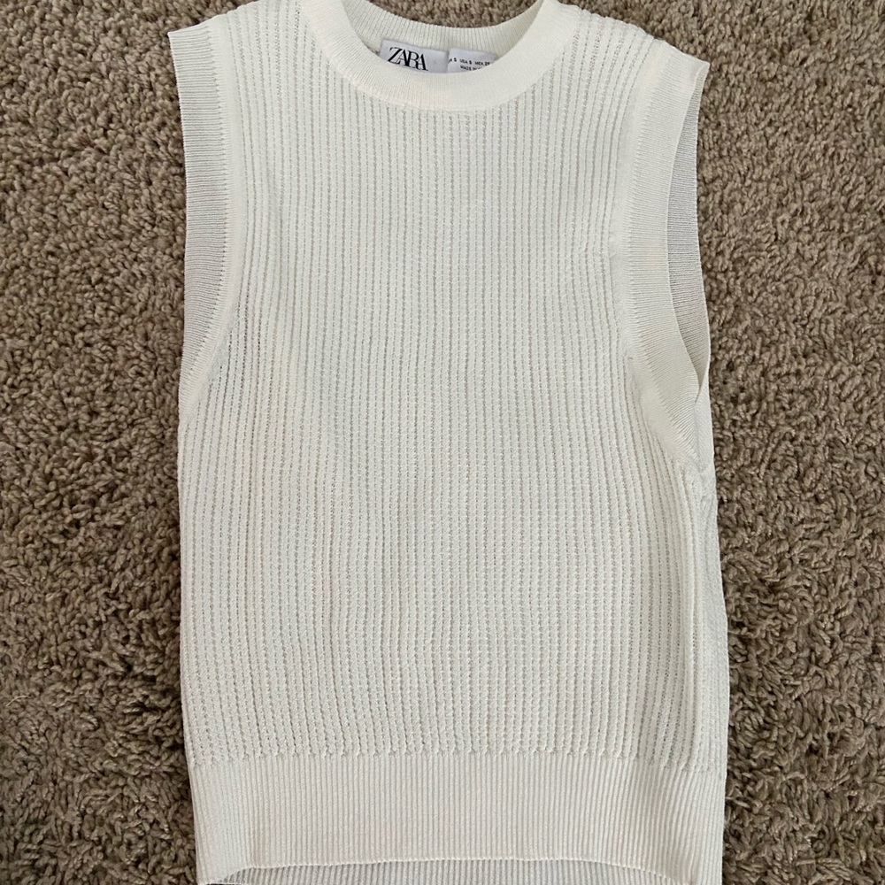 Cropped white sleeveless top!